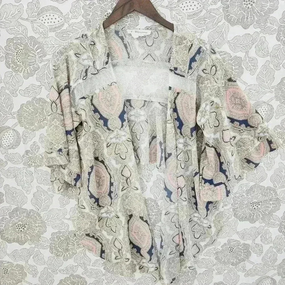 BCBGeneration Flare Sleeve Open Front Crop Chiffon Blouse M Paisley - Picture 1 of 8